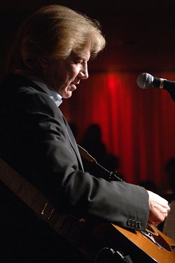 Justin Hayward in Swindon 1st October 2005